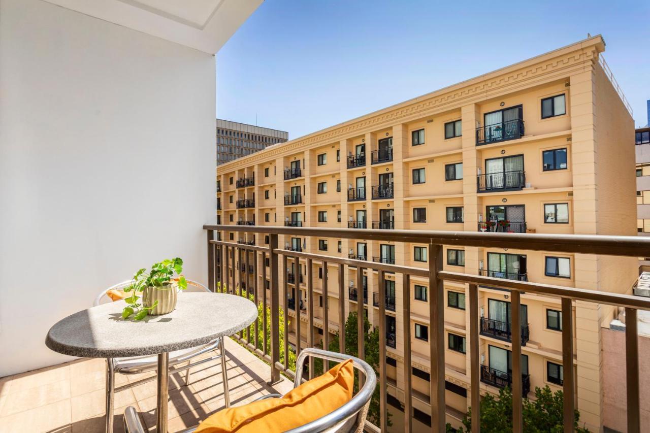 Apartment 404 Big Beautiful One Bed & Balcony *