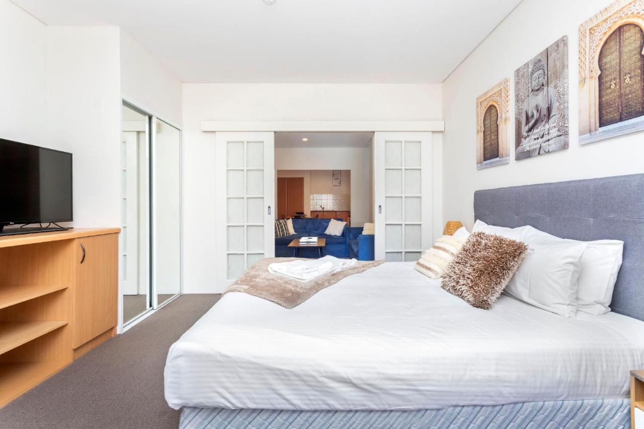 404 Big Beautiful One Bed & Balcony Apartment Perth