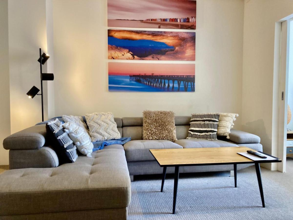 404 Big Beautiful One Bed & Balcony Apartment *